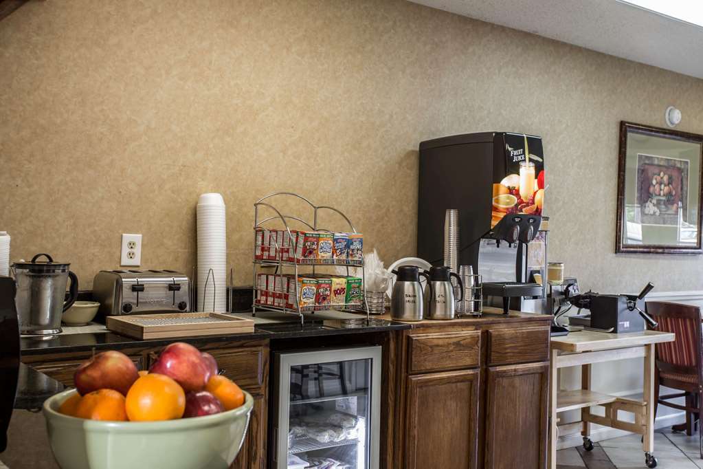 Quality Inn Laurinburg Restaurant photo