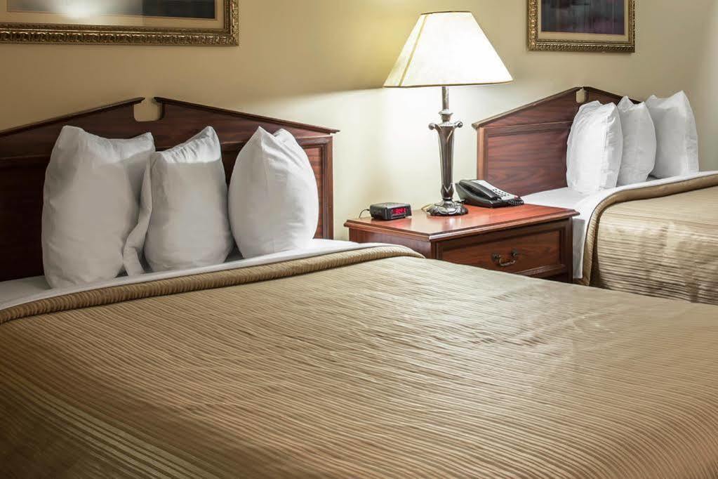 Quality Inn Laurinburg Exterior photo