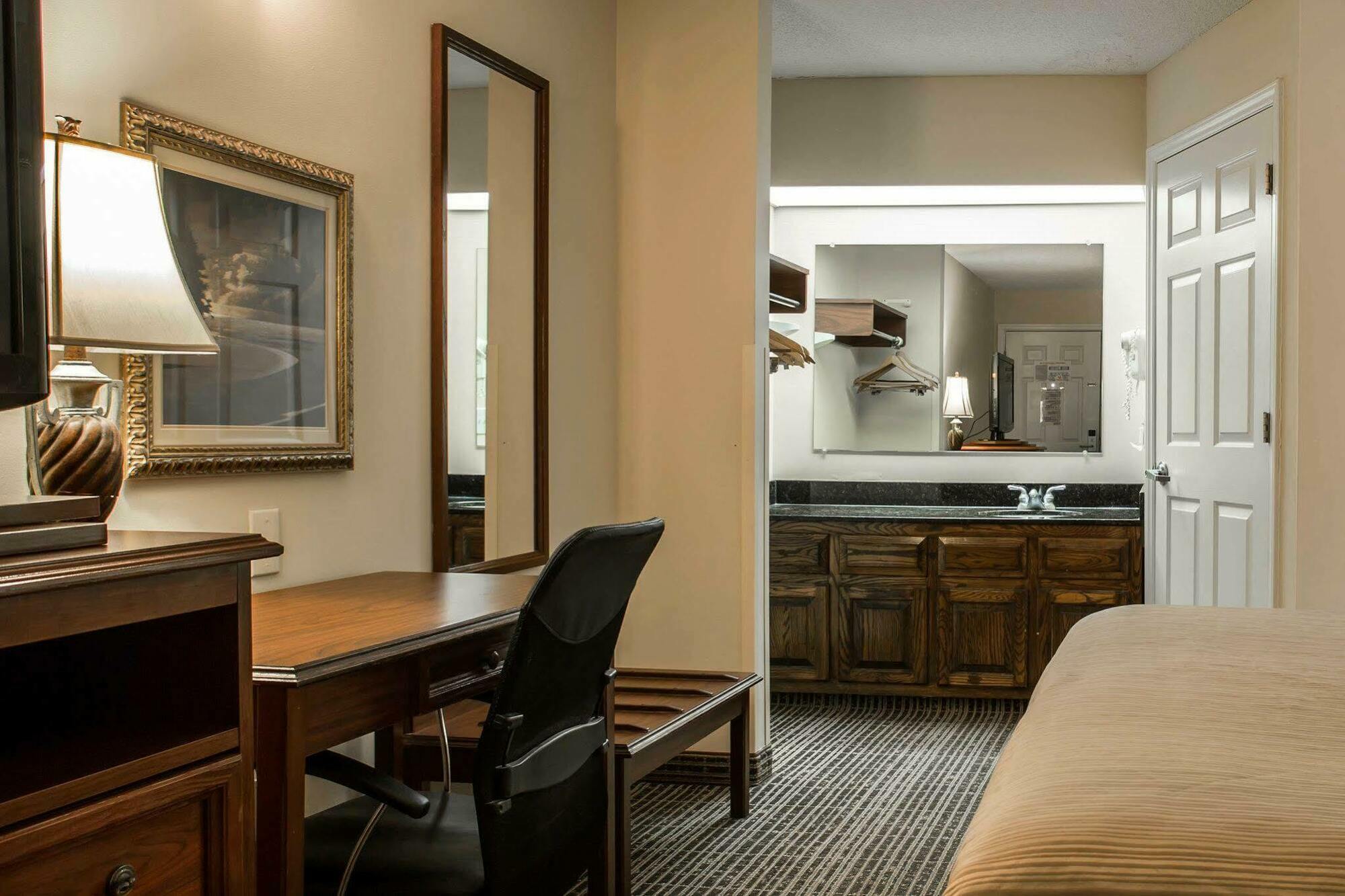 Quality Inn Laurinburg Exterior photo